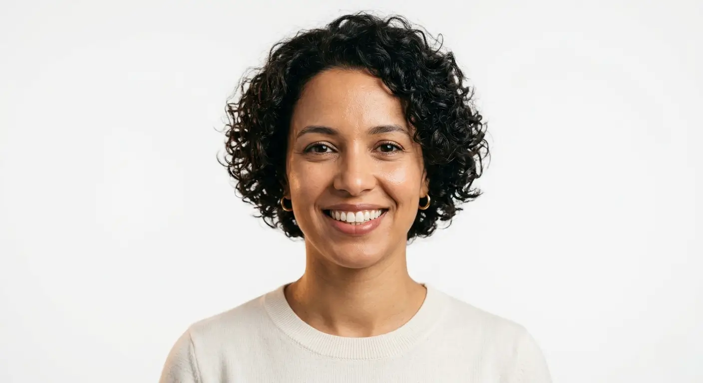 Patiente souriante au Centre Dentaire Haline Salma, Casablanca